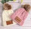 Mini Fashion™ - Eigen lettertype - Muts met pompon